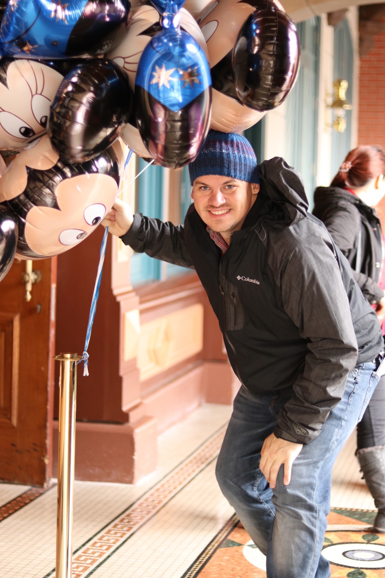 josh disneyland paris mickey balloons main street.jpg.jpeg